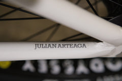 Sunday EX - Julian Arteaga Signature (Gloss Iridescent Pearl with 20.75" tt in RHD)